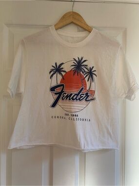 Fender Retro Vintage White Graphic Tee with Sunset Palm Design, Sz S/M